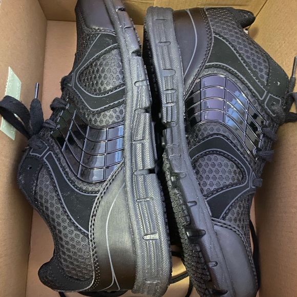 Women’s Safetrax Slip Resistant Shoes Size 7.5 - Picture 3 of 5